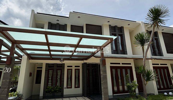 Rumah Mewah 3 Lantai, Furnished Ada Swimmng Pool di Ciumbuleuit 2