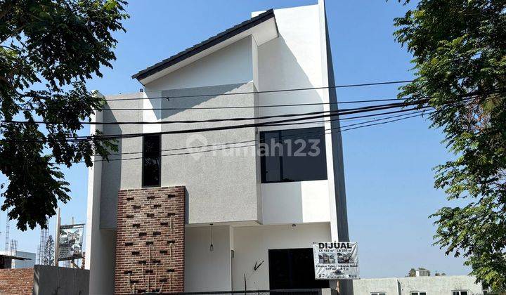 Rumah Baru 2 Lantai Siap Huni di Komplek Elit Pondok Hijau  1