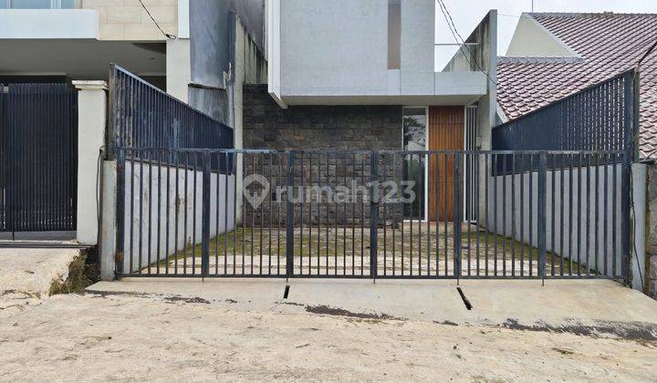 Rumah 2 Lantai Konsep Industrial Siap Huni, Geger Kalong Permai 1