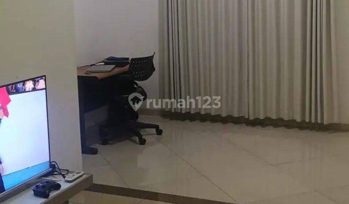 Rumah 2 Lantai  Termasuk AC 2 Unit Di legenda Wisata 2