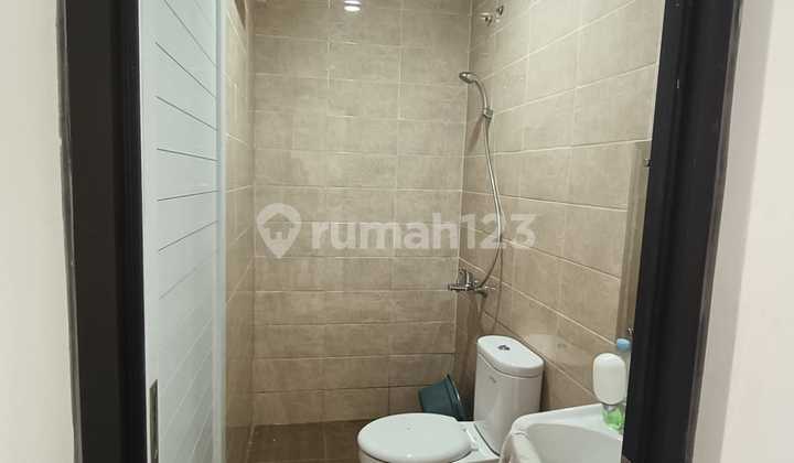 Rumah Hoek Di Metland Transyogi 2