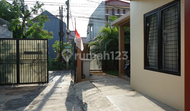 For Sale Fully Furnished House in Pasar Rebo 2