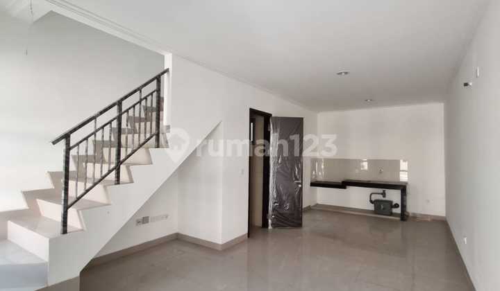 Dijual Rumah Pik2 Uk 4,5x12,5 2 Lt, Boulevard Pik2, Murah Bagus