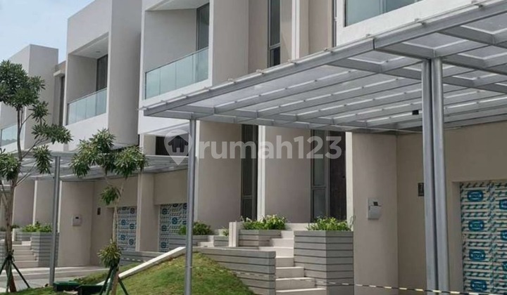 Rumah Manhattan 8x25 2Lantai, Masih Ada Cicilan, Hadap Selatan