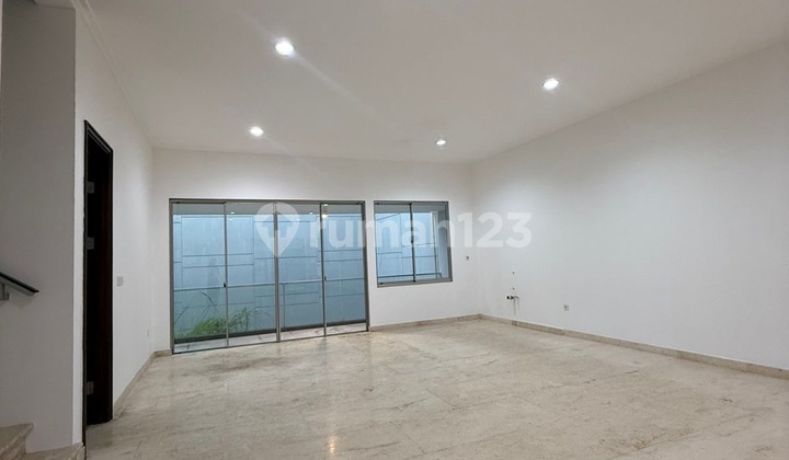 Brand New 10X25 Rumah Golf Island 2,5Lantai, bisa KPR