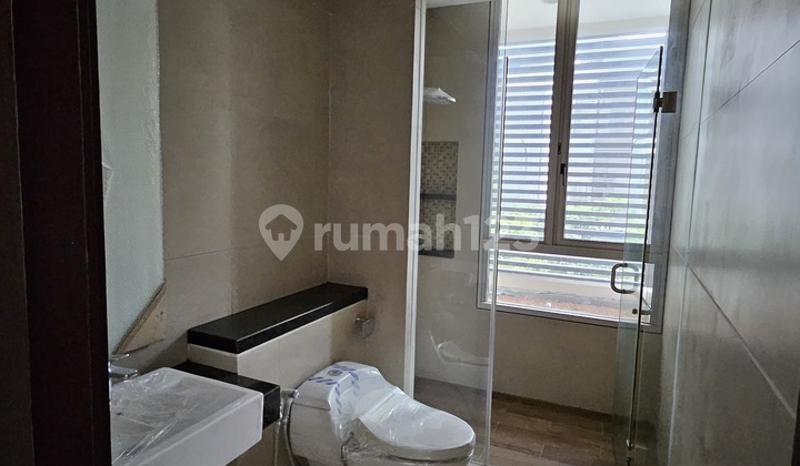 Brand New 8X25 Rumah Golf Island Cluster Chopin 3Lantai