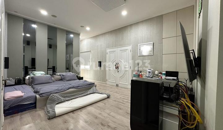 Rumah Hoek 14x18m Full Marmer, Rumah Kuda Laut Pik, Jakut