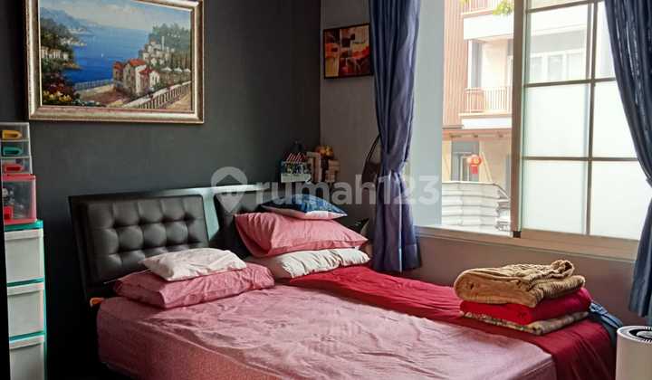 Cluster akasia 8x18 2,5Lantai ada semi basement, semi furnish SHM