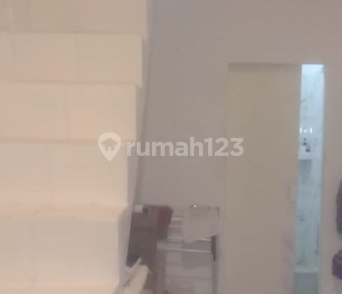 Selling Corner Lot House in Pondok Pekayon Indah Selling Corner Lot House in Pondok Pekayon Indah