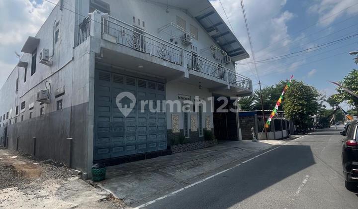 For Sale 2-Story Furnished House + Futsal Court in Banyuanyar 2