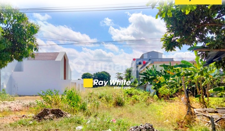 Land in the Ums Campus Complex Business Area Suitable for Culinary.