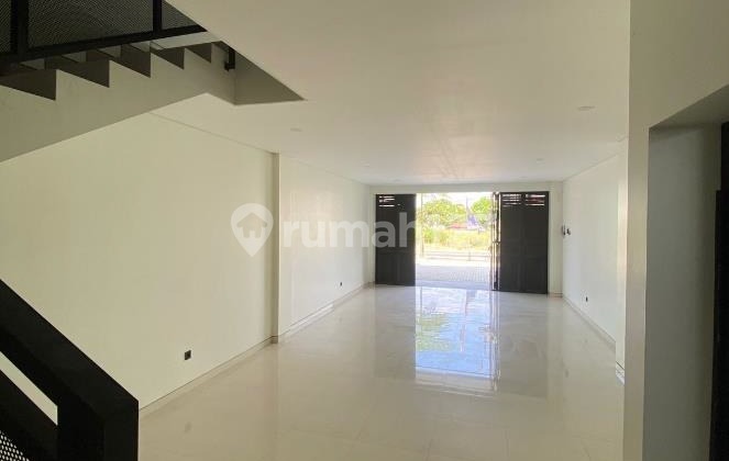 New 3-Storey Shop House Ready for Use on Jalan Mangesti Raya Gentan 2