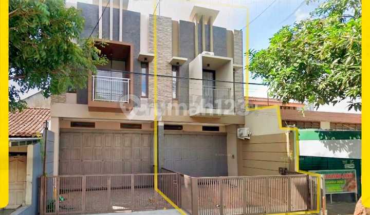 3-Story Ready-to-Use Shop House in Bibis Banjarsari Near Campus