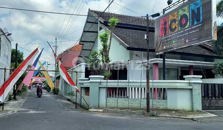 Rumah Hook Lokasi Premium di Solo Hanya 100M ke Solo Grand Mall 2