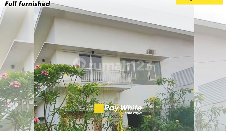 Rumah Mewah 2 Lantai di Nusukan Solo Luas 560M Full Furnished