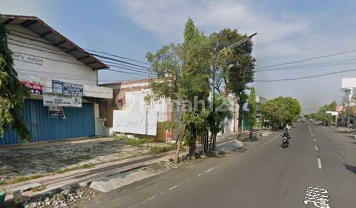 Shop House on Jl Lawu Karanganyar, Suitable for Business, Restaurant, and Showroom 2