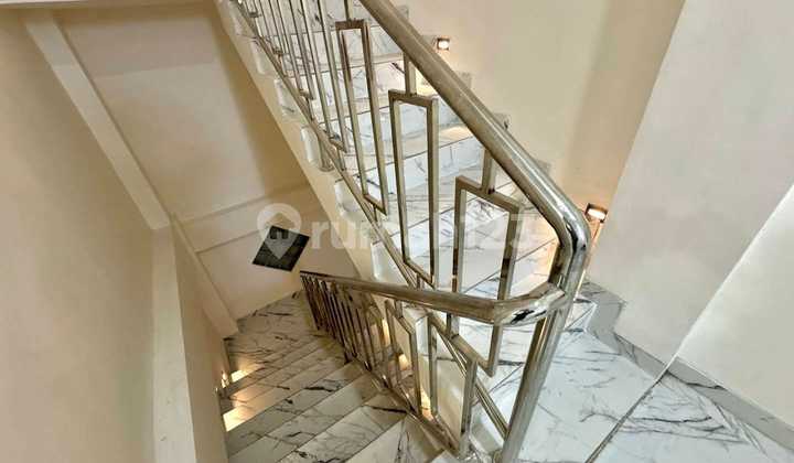 Kost Active 18 Rooms 4 Floors Fully Furnished on Jl Kahuripan Solo 2