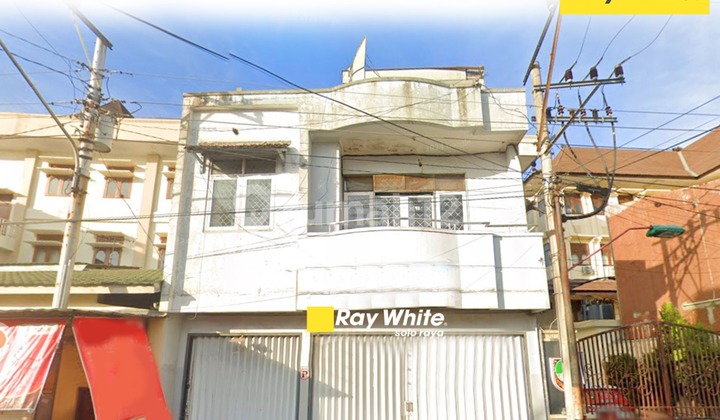 Shop house on Ronggowarsito Street, Central Solo City, Suitable for Business