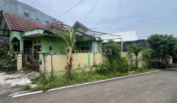 Rumah Hook Murah Tanah Luas Dekat Kampus UNS Solo Butuh Renovasi 1