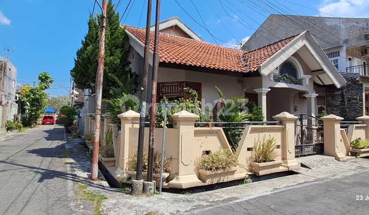 Jual Rumah Hook Tanah Luas Siap Huni Harga Murah Lokasi Kartasura 1