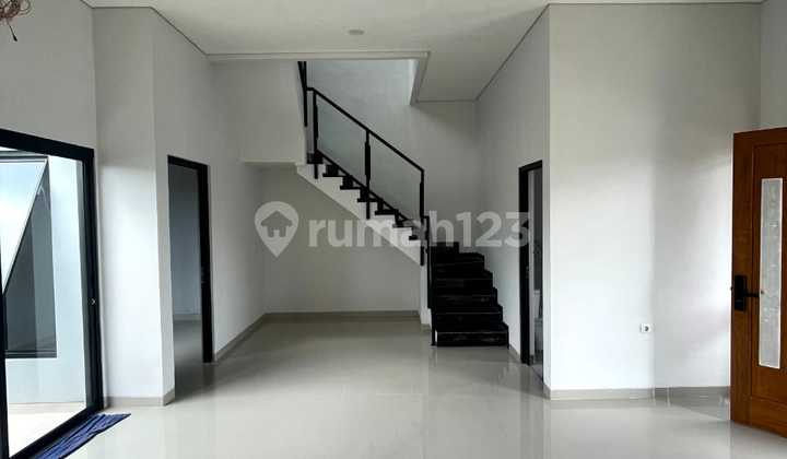 Rumah 2 Lantai Bangunan Modern Mewah dan Siap Huni di Gentan 2