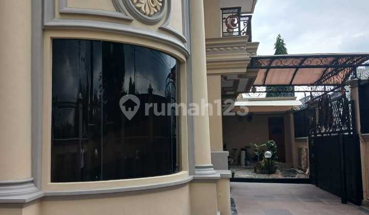 Rumah Hook Bangunan Mewah dan Terawat di Solo Baru Lokasi Premium 2