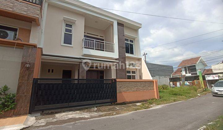 Rumah Baru Cluster 2 lantai lokasi Gentan Solo Raya Bonus Perabot 2