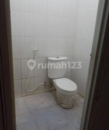 Commercial Space for Rent on Main Street, Solo City, suitable for an office.