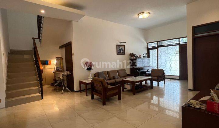 RUMAH BAGUS NYAMAN TERAWAT 3 LANTAI SIAP HUNI DI BATUNUNGGAL BANDUNG 1