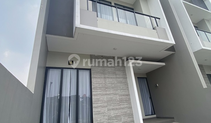 Rumah Baru 2 Lantai Minimalis Modern Lingkungan Nyaman di Batununggal Bandung