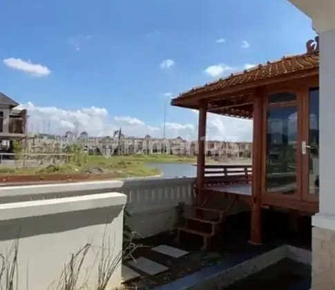 Rumah Super Mewah Full Furnish Tepi Danau di Podomoro Cluster Anapuri Bandung 2