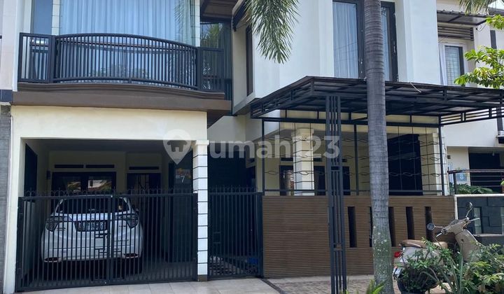 Dijual Rumah 2 Lantai Bagus Siap Huni di Komplek Belleza Antapani