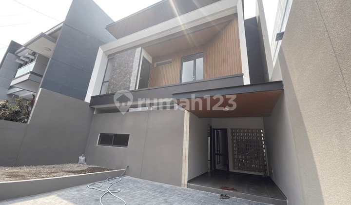 Rumah 2 Lantai Mewah 100 di Batununggal Indah Bandung