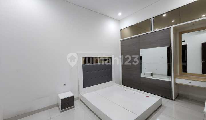 NICE SPACIOUS 1.5-STORY SEMI-FURNISHED HOUSE READY TO OCCUPY IN BATUNUNGGAL BANDUNG