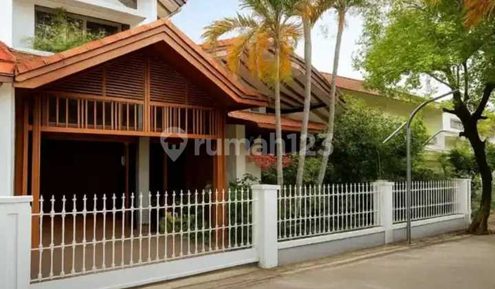 RUMAH BAGUS NYAMAN SEMI FURNISHED 2 LANTAI SIAP HUNI DI KIARACONDONG BANDUNG