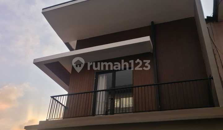 Disewakan Rumah Lux di Gegerkalong Dkt Nhi, Upi, Kpad, Rshs, Pvj Disewakan Rumah Lux di Gegerkalong Dkt Nhi, Upi, Kpad, Rshs, Pvj