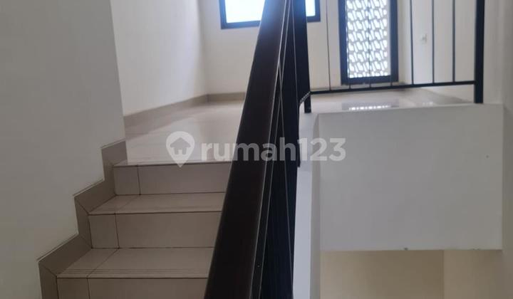 RUMAH BAGUS MINIMALIS MODERN 2 LANTAI LINGKUNGAN NYAMAN SIAP HUNI DI SUMMARECON CYNTHIA BANDUNG