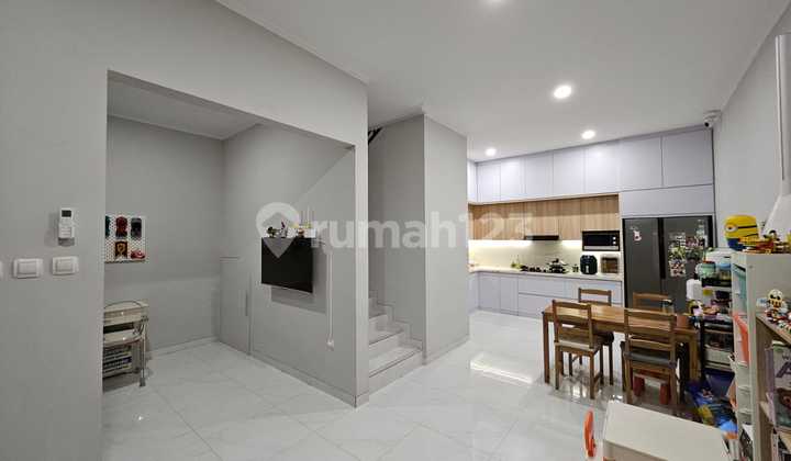 RUMAH KEREN MINIMALIS MODERN 2 LANTAI FULL FURNISHED LINGKUNGAN NYAMAN SIAP HUNI DI CHERRY FIELD BANDUNG