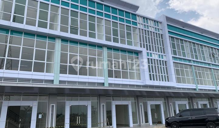 RUKO LUAS 3 LANTAI LOKASI RAMAI STRATEGIS SIAP PAKAI DI SUMMARECON BANDUNG