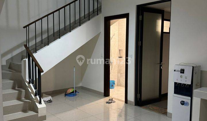 Rumah Bagus Nyaman 2 Lantai Minimalis Modern Siap Huni di Podomoro Park Cluster Fashagriya Bandung 1