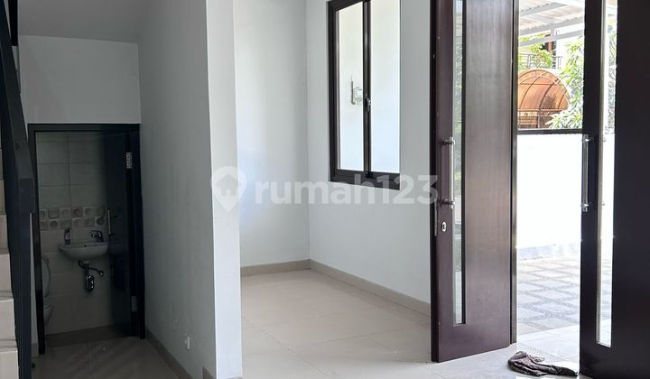 GOOD MINIMALIST 2-STORY READY-TO-OCCUPY HOUSE IN ANTAPANI BANDUNG