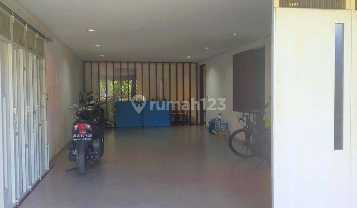 RUMAH KEREN MINIMALIS MODERN 3 LANTAI FULL FURNISHED SIAP HUNI DI TAMAN MILLENIUM BANDUNG 2