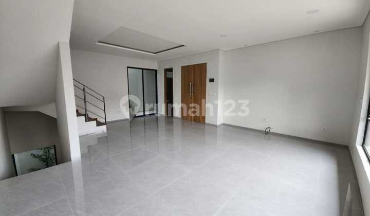 Rumah Nyaman 3 Lantai Minimalis Modern Siap Huni di Setraduta Bandung 2