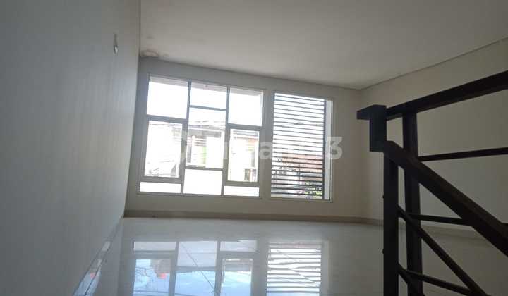 Ruko 2 Lantai Cocok untuk Segala Usaha Siap Pakai di Citeureup Cimahi