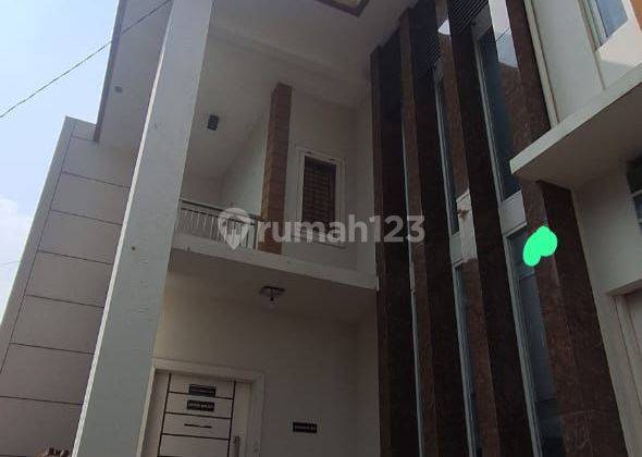 RUMAH BAGUS 2 LANTAI MINIMALIS MODERN SEMI FURNISHED SIAP HUNI DI PARONGPONG BANDUNG