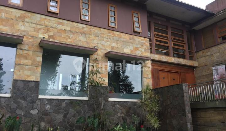 Dijual Rumah Bagus 3 Lantai Lingkungan Nyaman Sejuk Siap Huni di Lembang Bandung Utara