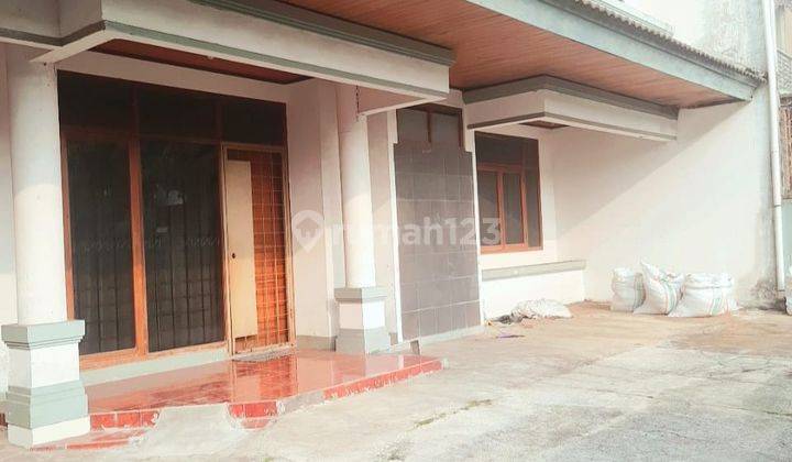 Disewakan Rumah Nyaman Minimalis 2 Lantai Siap Huni di Setrawangi Bandung 1