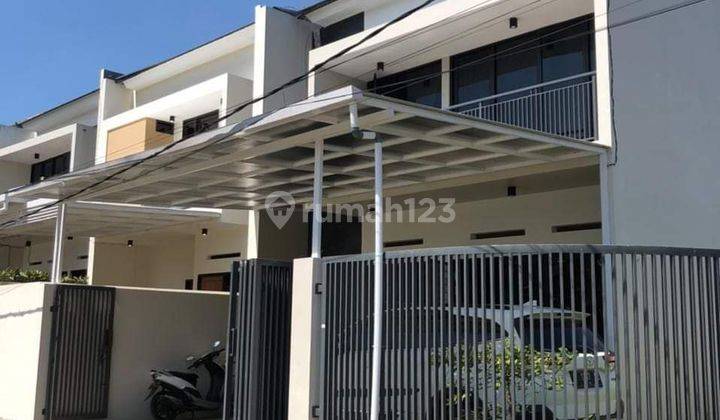 Rumah Terawat Semi Furnished 2 Lantai Siap Huni di Sariwangi Bandung 1