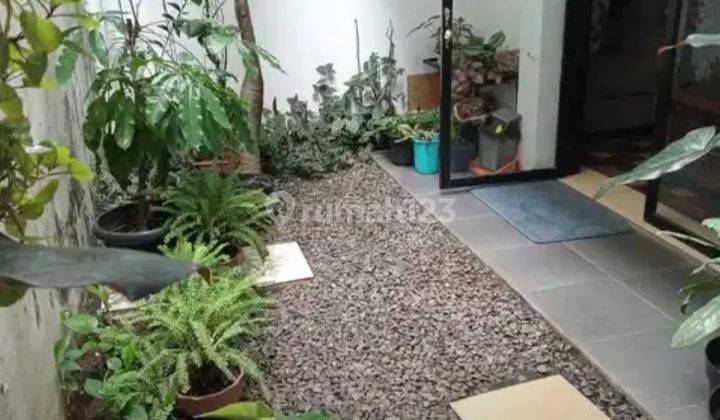 Rumah Bagus 2 Lantai Furnished Siap Huni di Geger Kalong Bandung 1