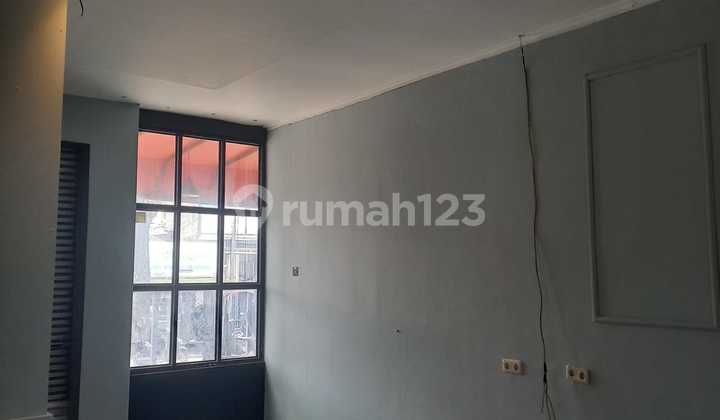 SPACIOUS STRATEGIC BUSINESS SPACE BUSY LOCATION READY FOR USE IN CIKUTRA BANDUNG